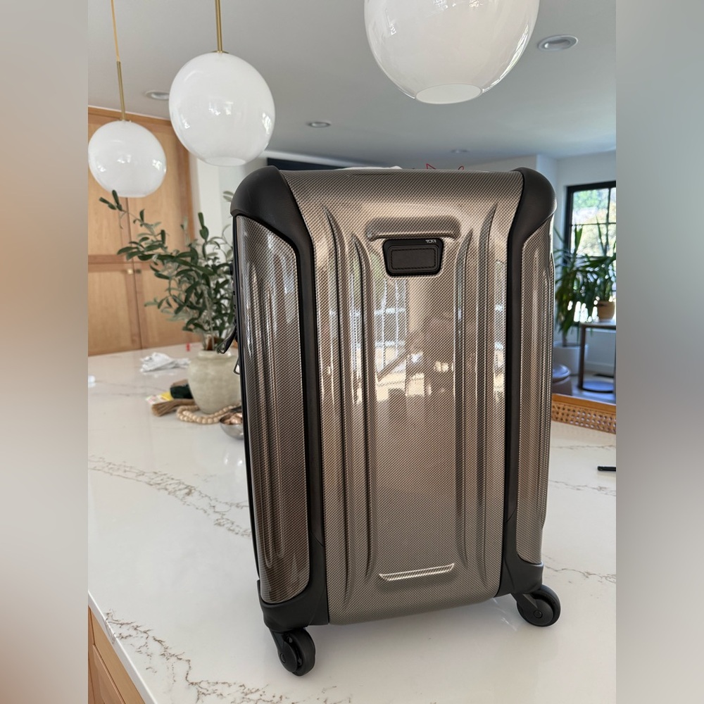 Tumi Vapor 22" International Carry-On
Hardcase Spinner Luggage Fossil NWT $675 - Picture 5 of 17